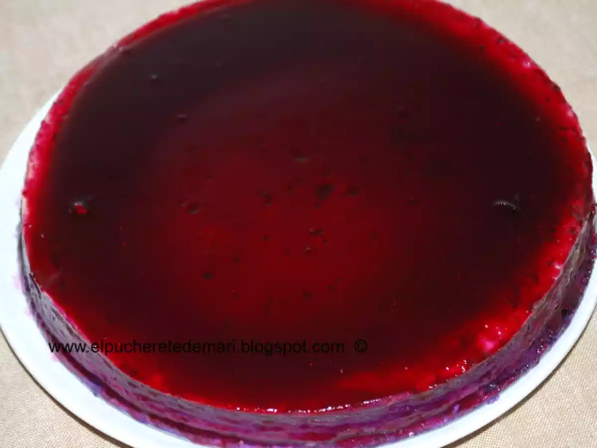 Tarta de fresa con arándanos