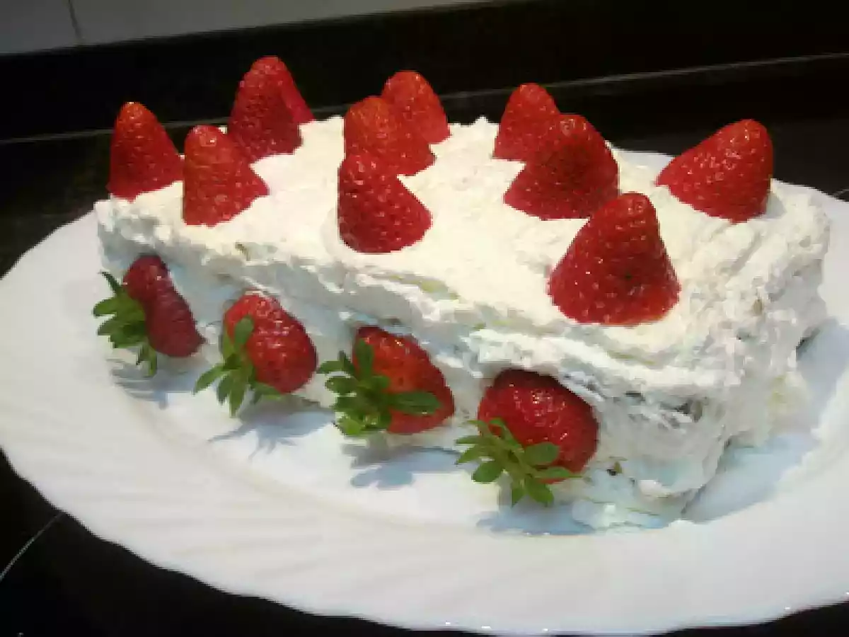 TARTA DE FRESAS CON NATA