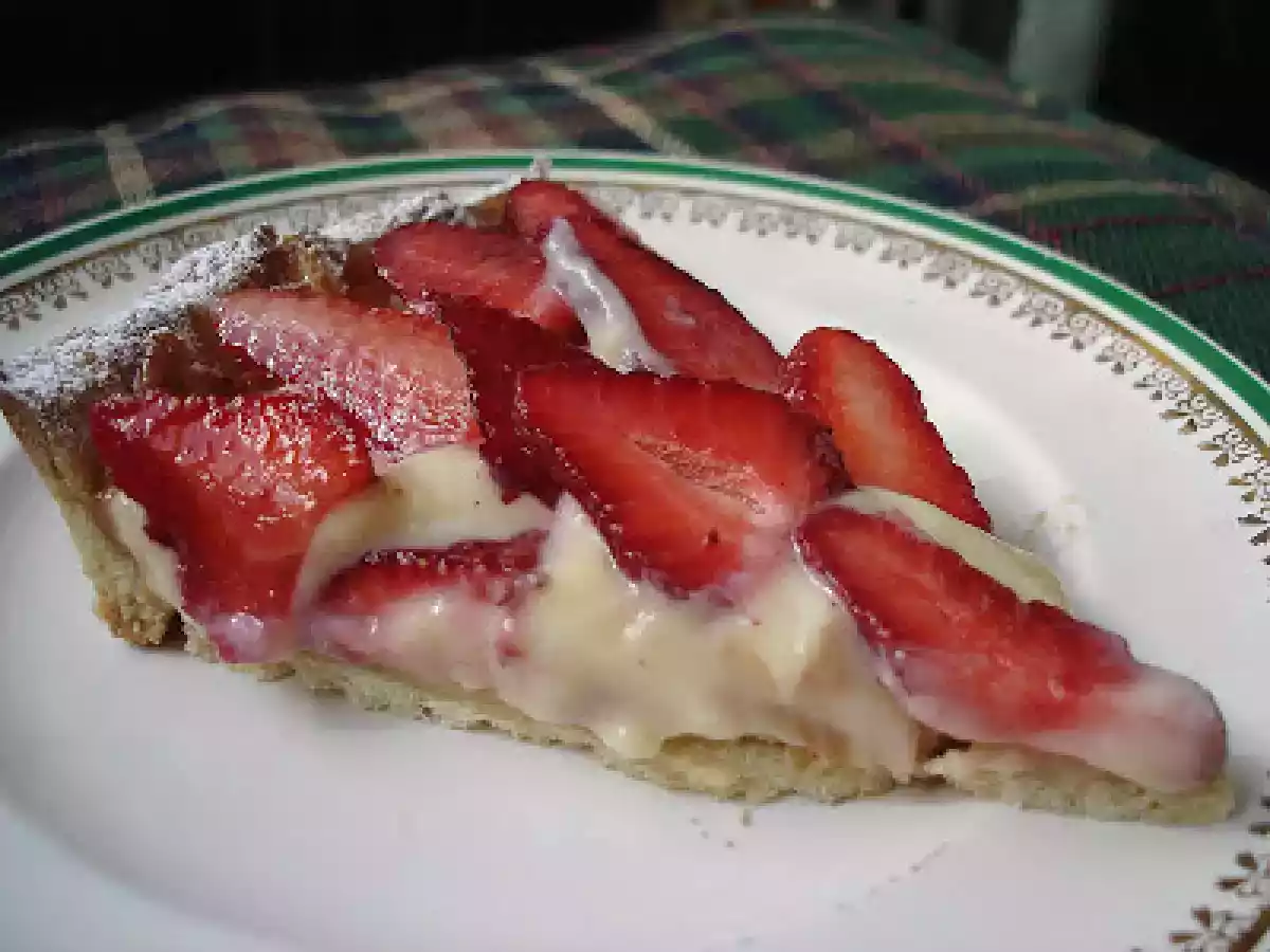 TARTA DE FRUTILLAS Y PASTELERA Y MOUSSE DE FRUTILLAS