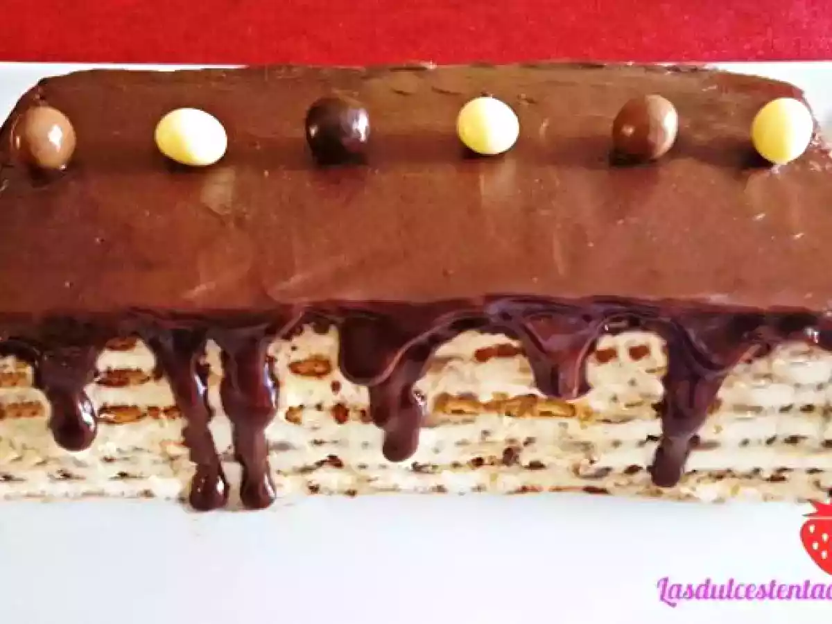 Tarta de galletas y café con baño de chocolate