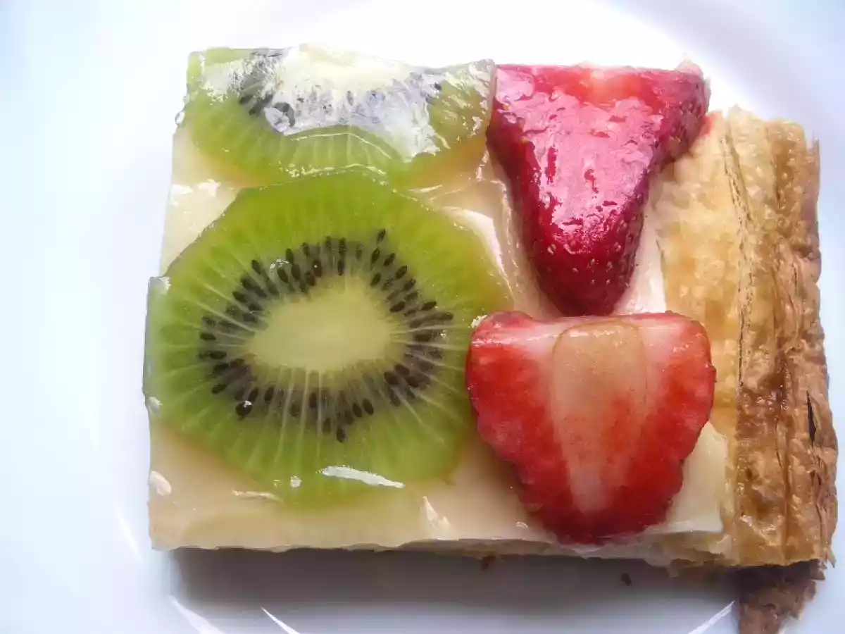 TARTA DE HOJALDRE CON FRUTAS Y CREMA PASTELERA