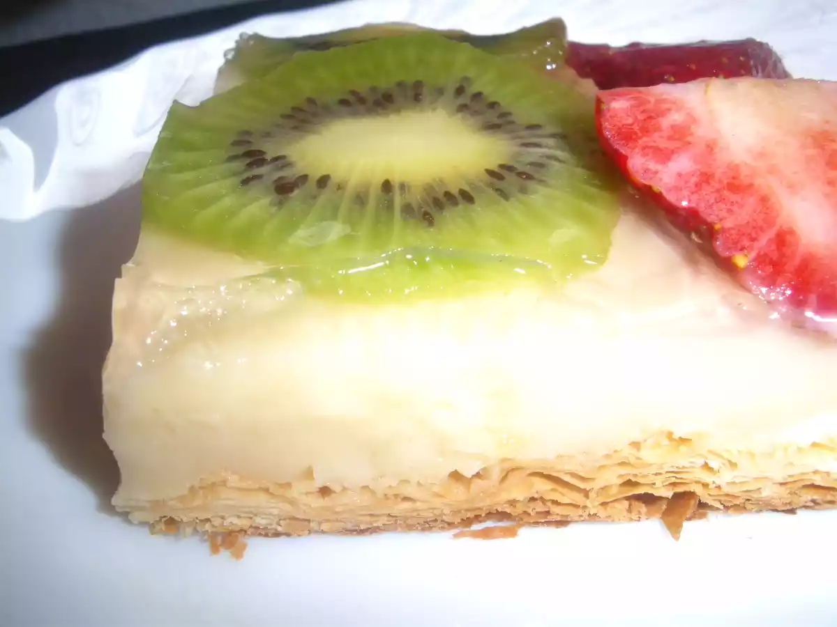 TARTA DE HOJALDRE CON FRUTAS Y CREMA PASTELERA - foto 2