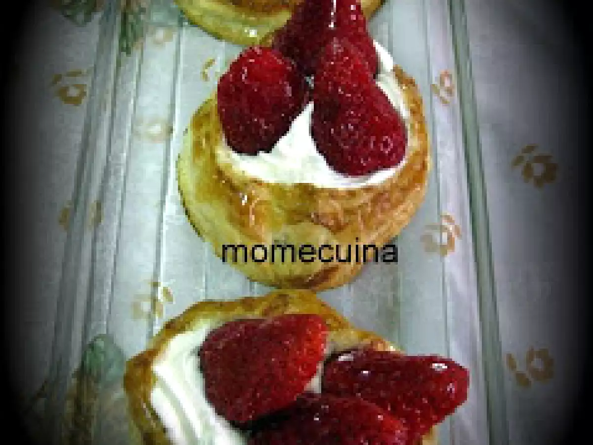 Tarta de hojaldre con nata y fresones - foto 2
