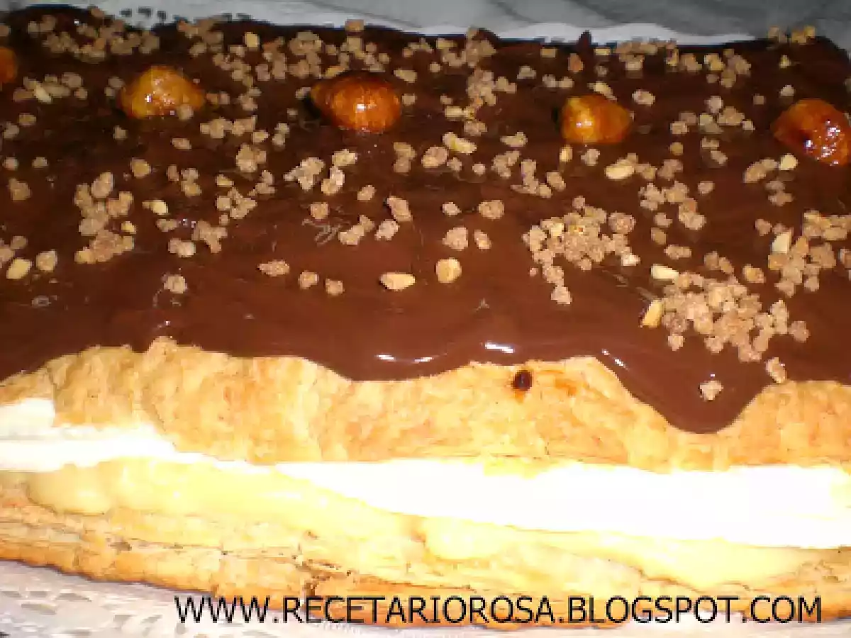 TARTA DE HOJALDRE RELLENA DE CREMA Y NATA