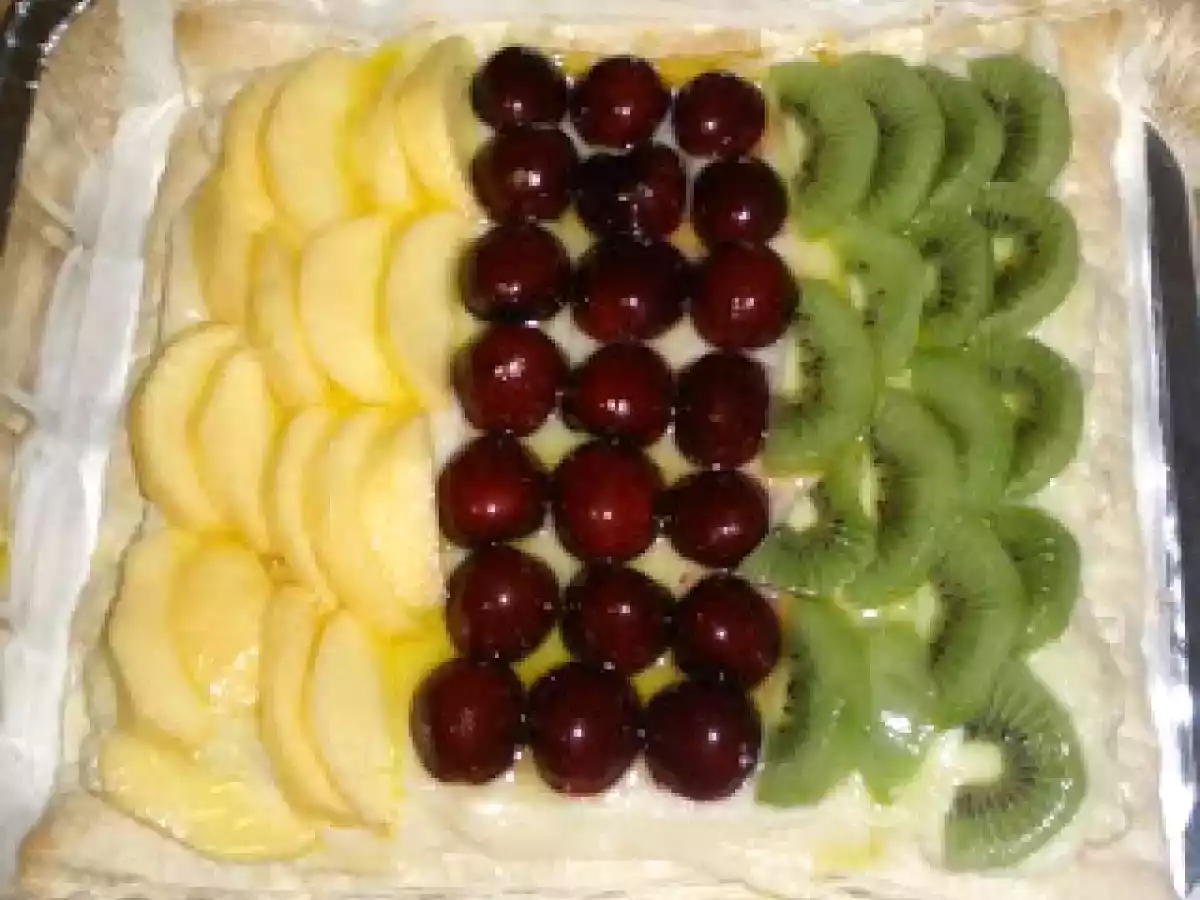 TARTA DE MANZANA Y FRUTAS CON CREMA PASTELERA.