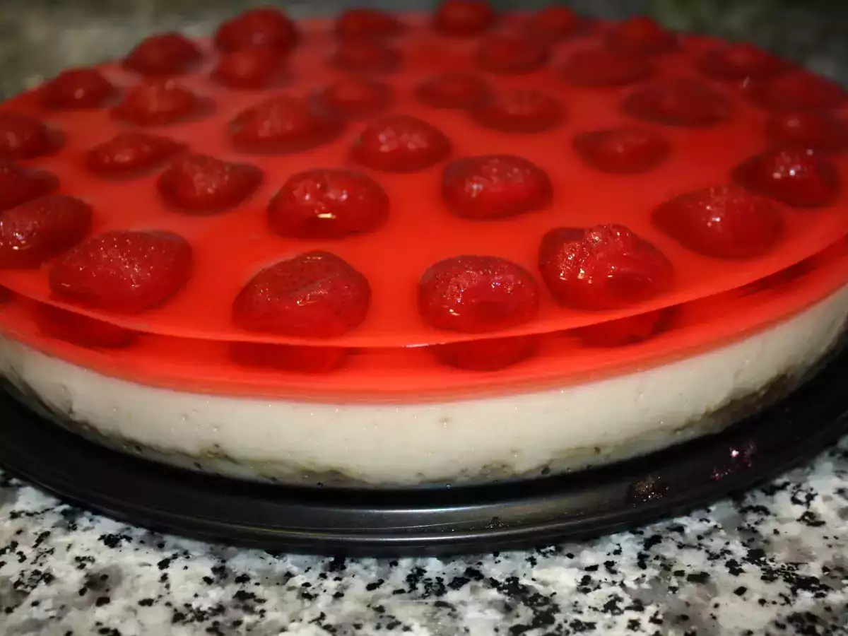 Tarta de mouse de plátano y áspic de fresas