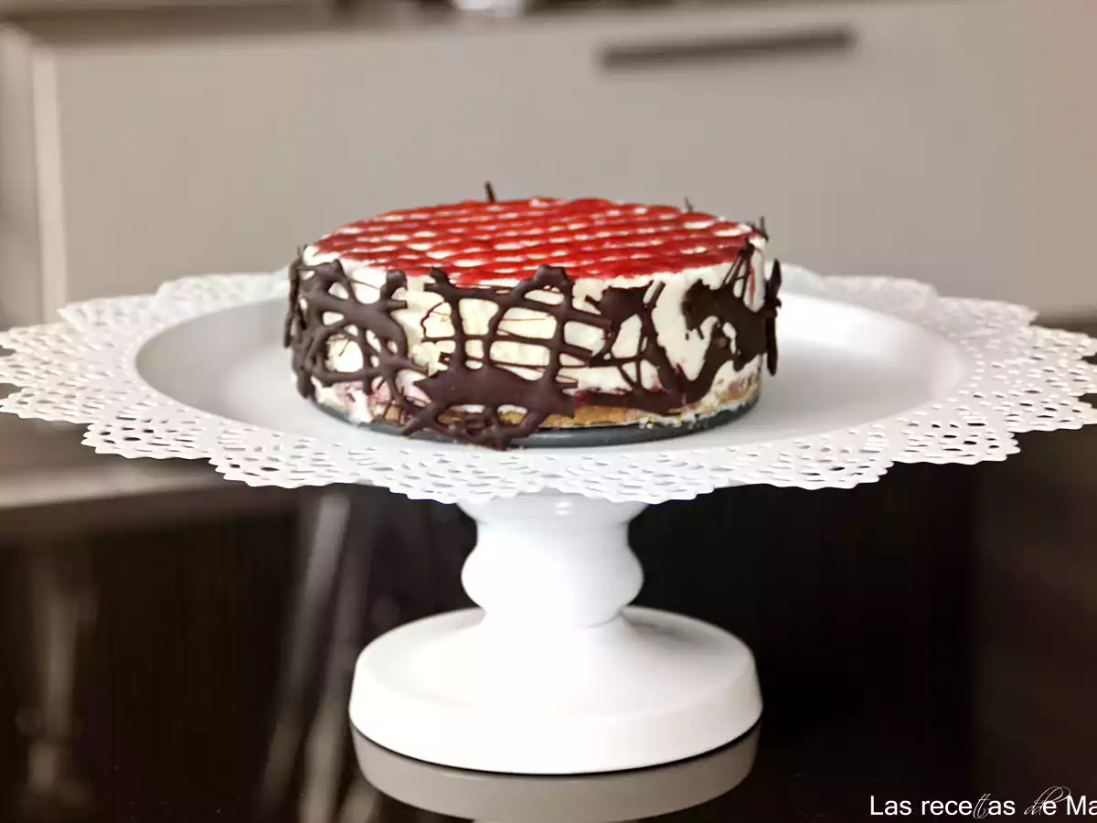 Tarta de mousse de chocolate blanco con coulis de fresa - foto 2