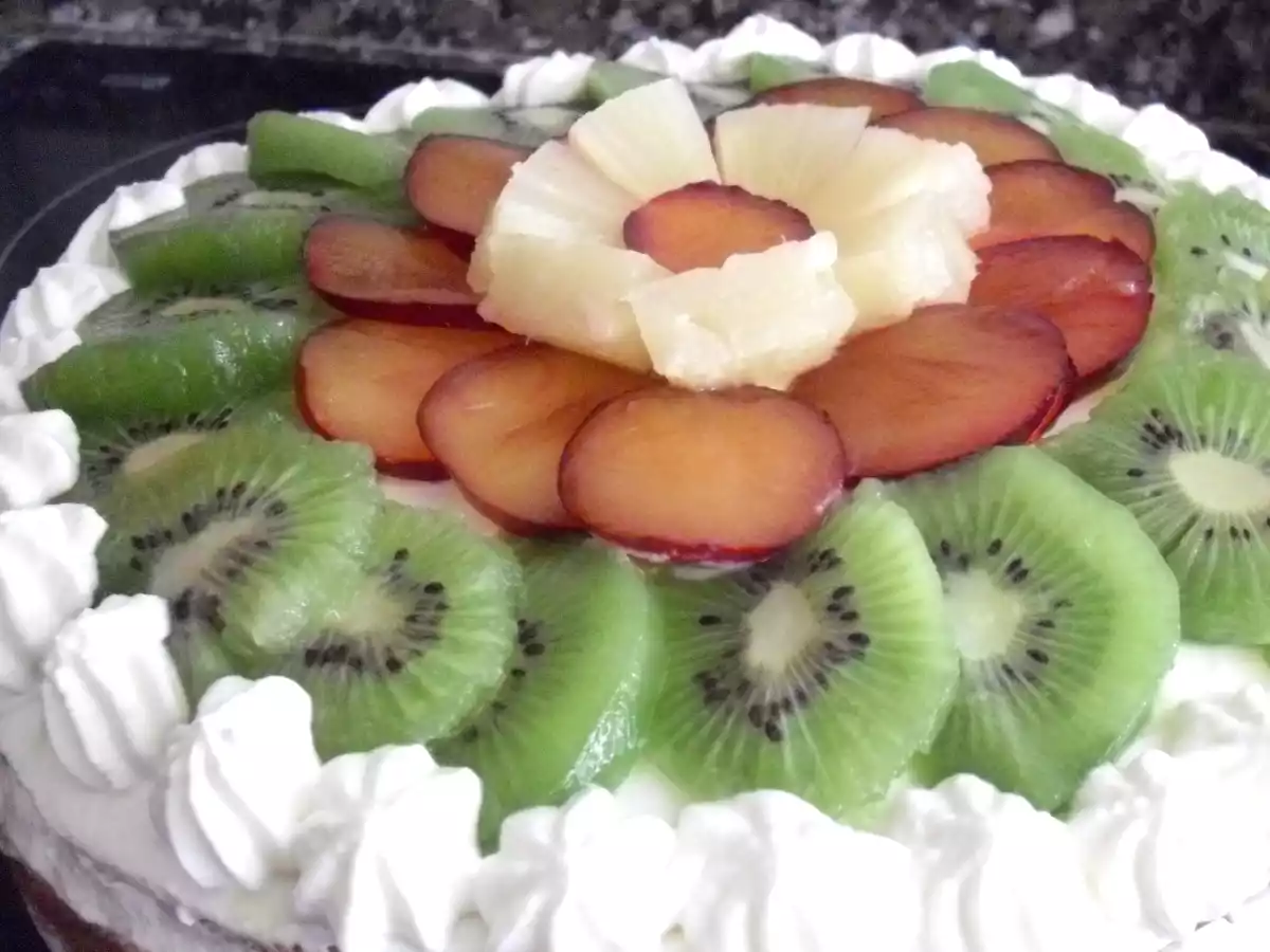 tarta de nata y frutas - foto 2