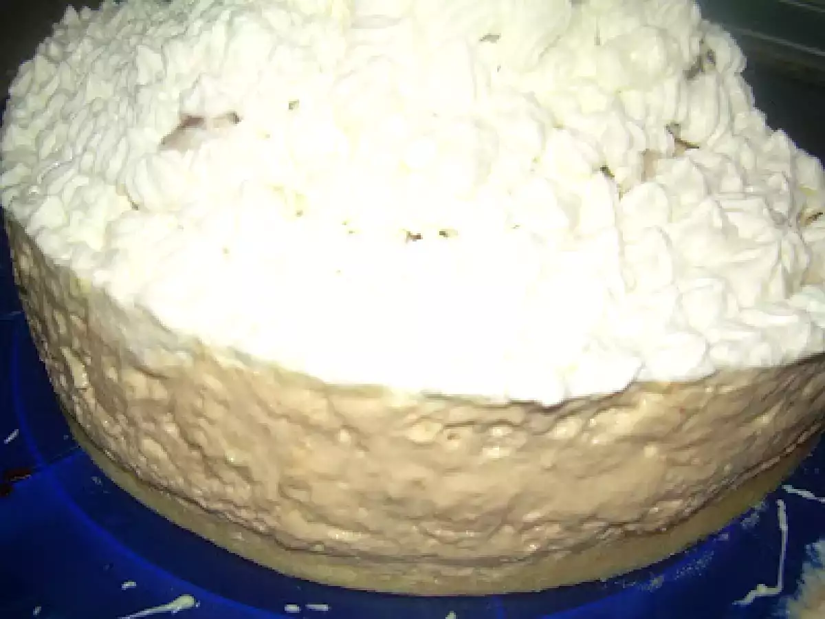 Tarta de nata y turrón.