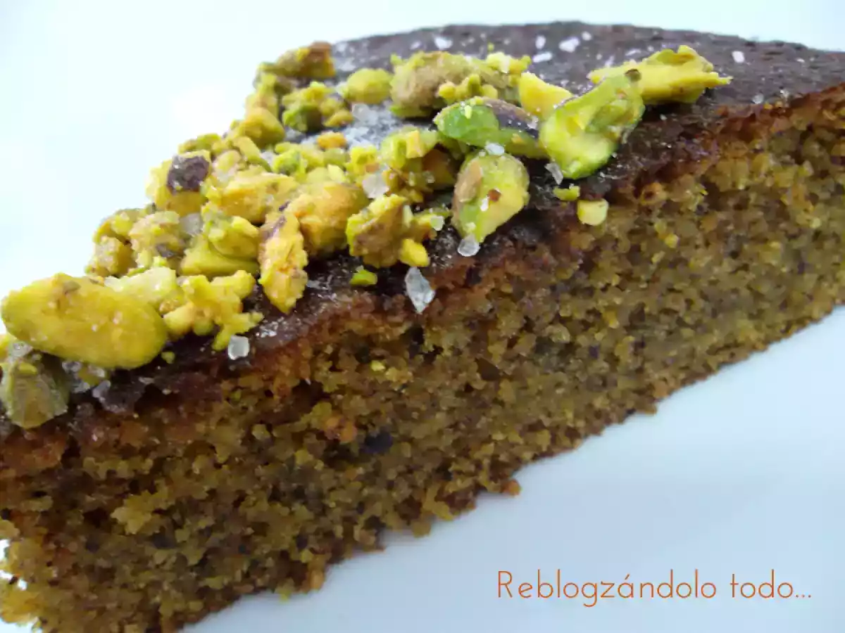 Tarta de pistacho, cardamomo y aceite de oliva virgen extra