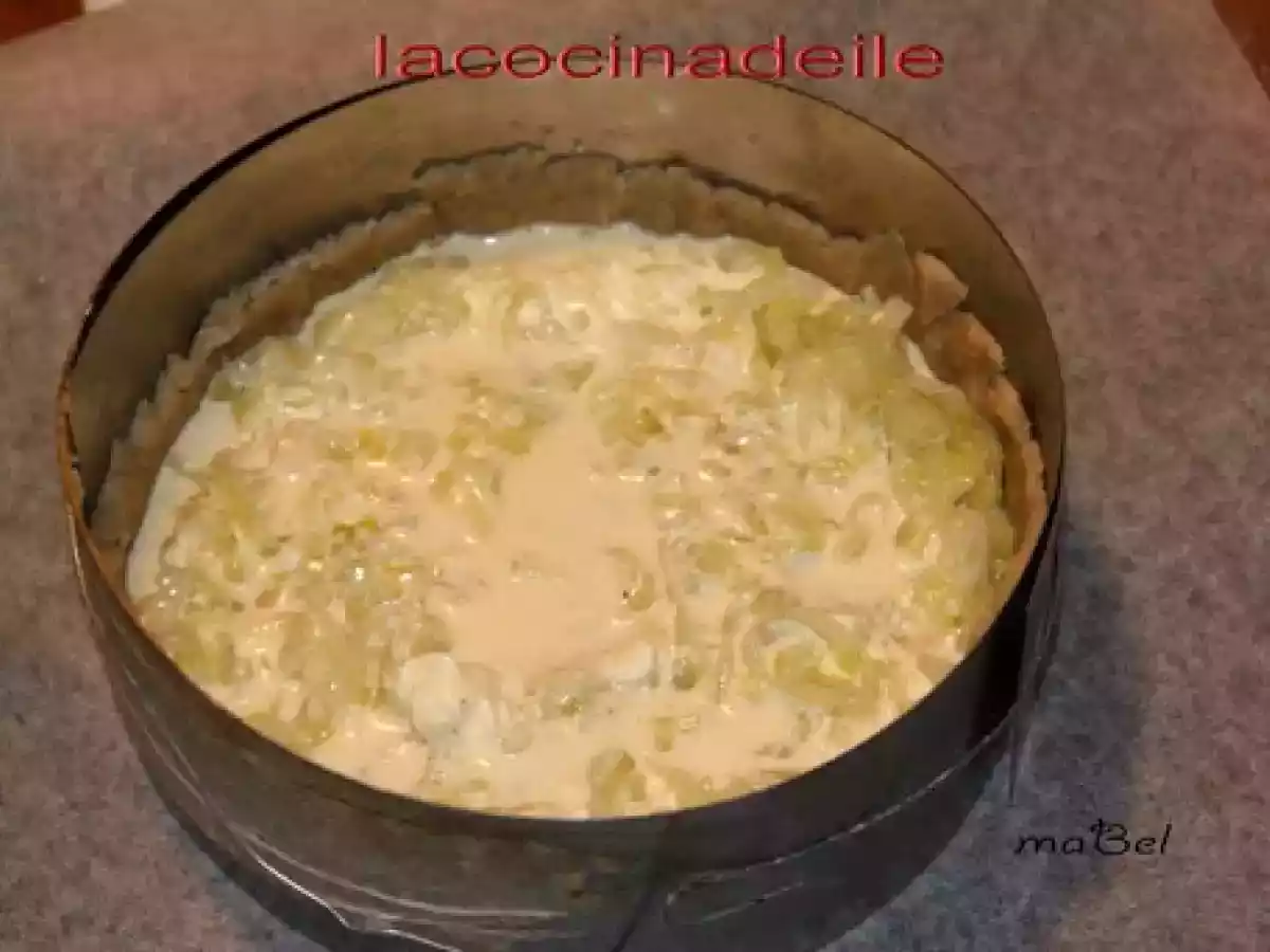 Tarta de puerros y roquefort, con masa de nuez - foto 2