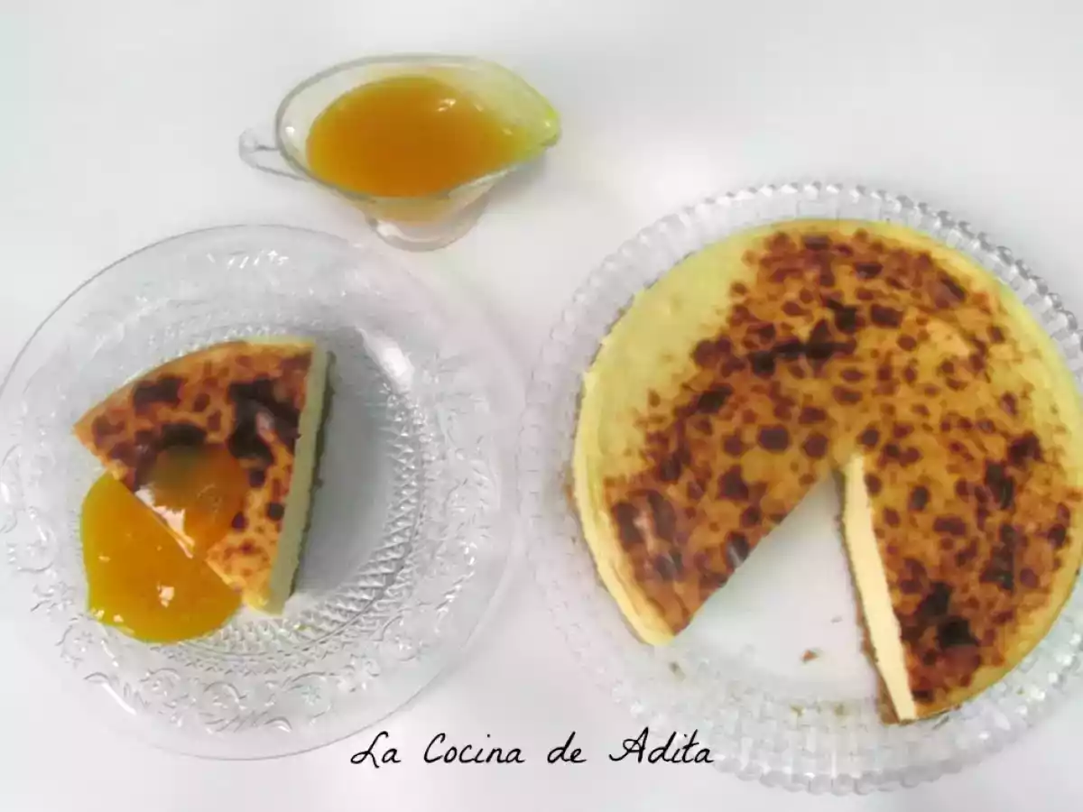 Tarta de queso al horno con mermelada de mango