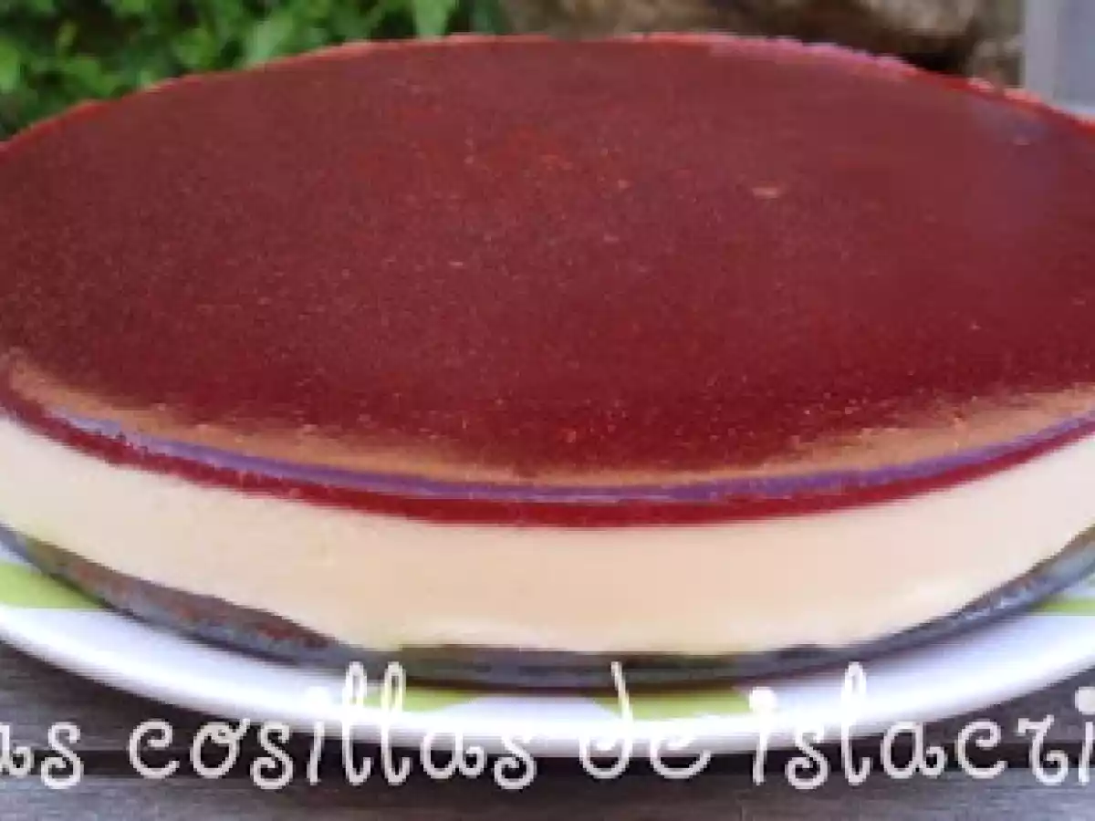 Tarta de queso con mermelada de frambuesa