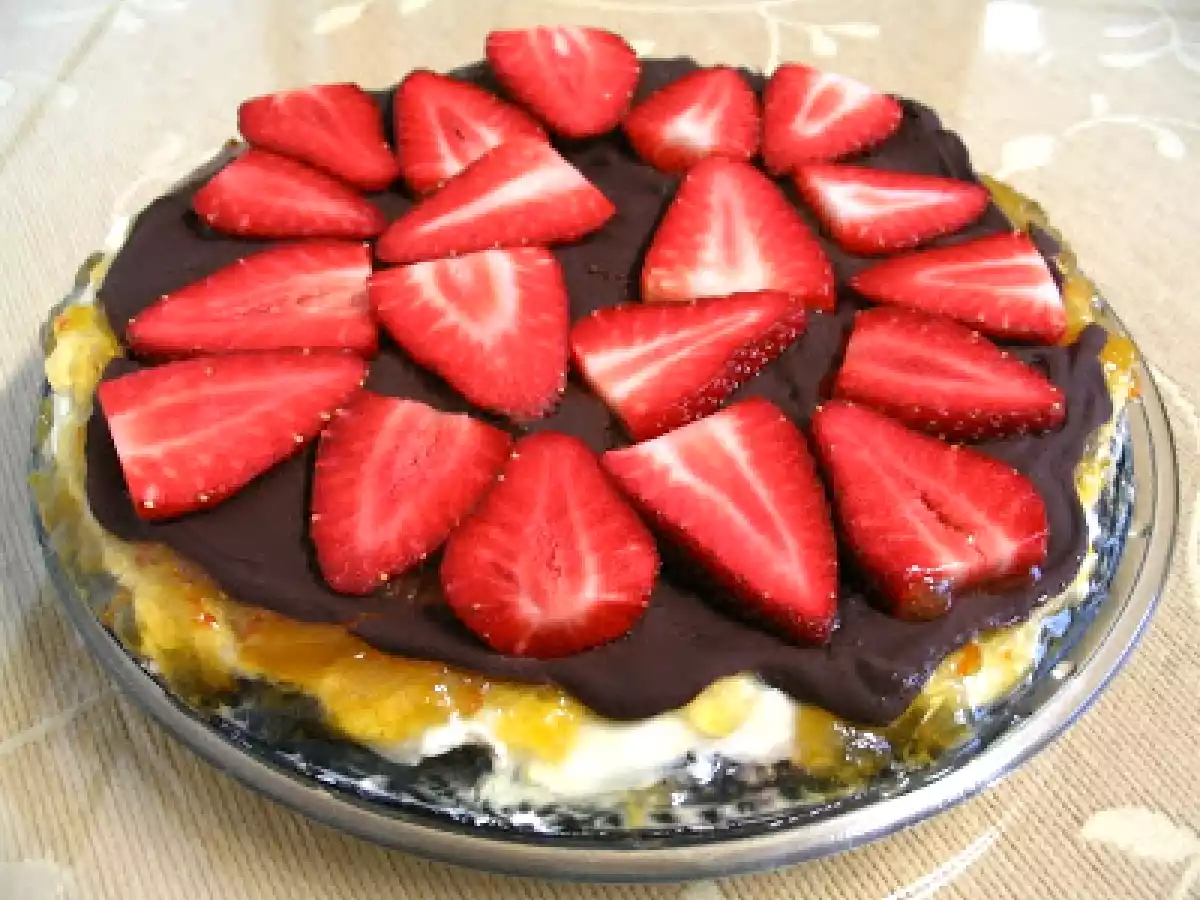 TARTA DE QUESO CON MERMELADA DE NARANJA Y CHOCOLATE (LAS FRESAS SON DE PROPINA).
