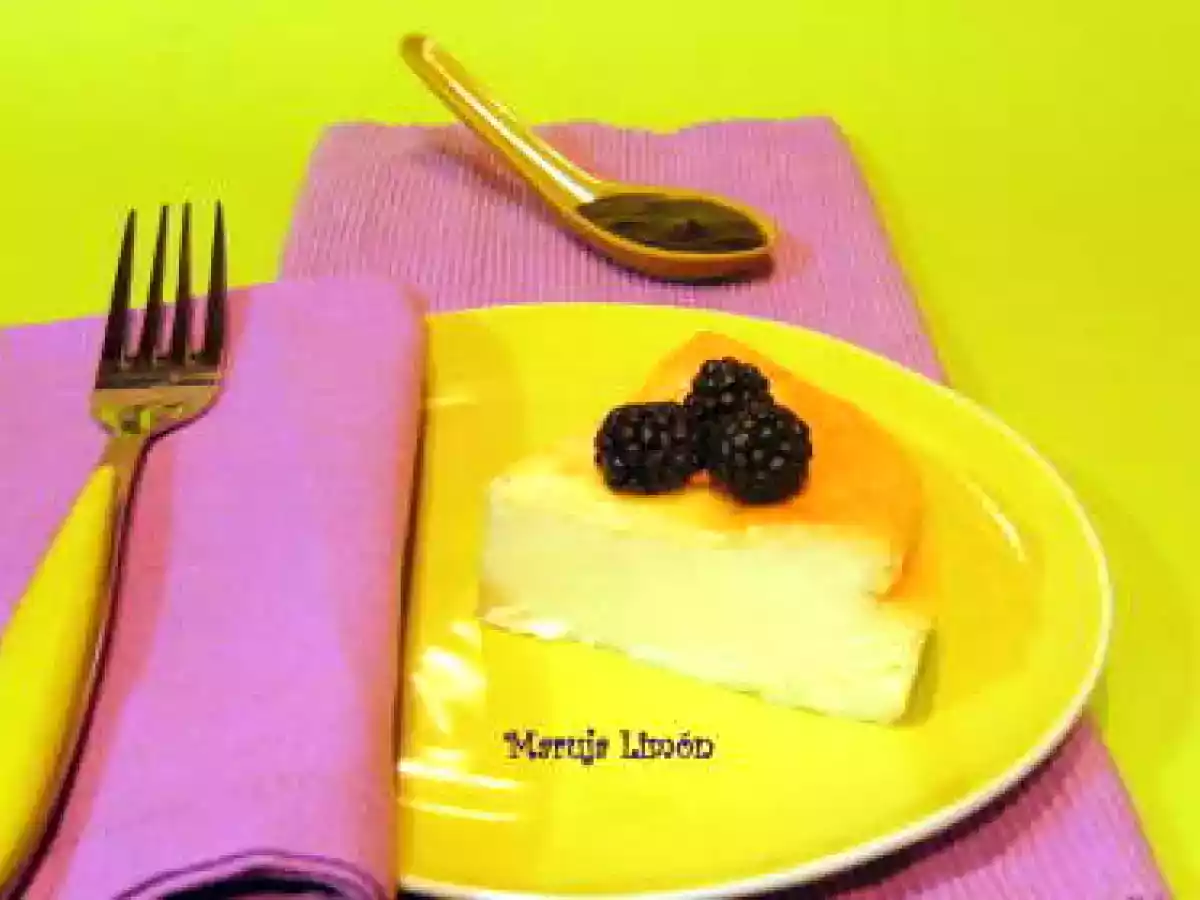 Tarta de queso con salsa de moras