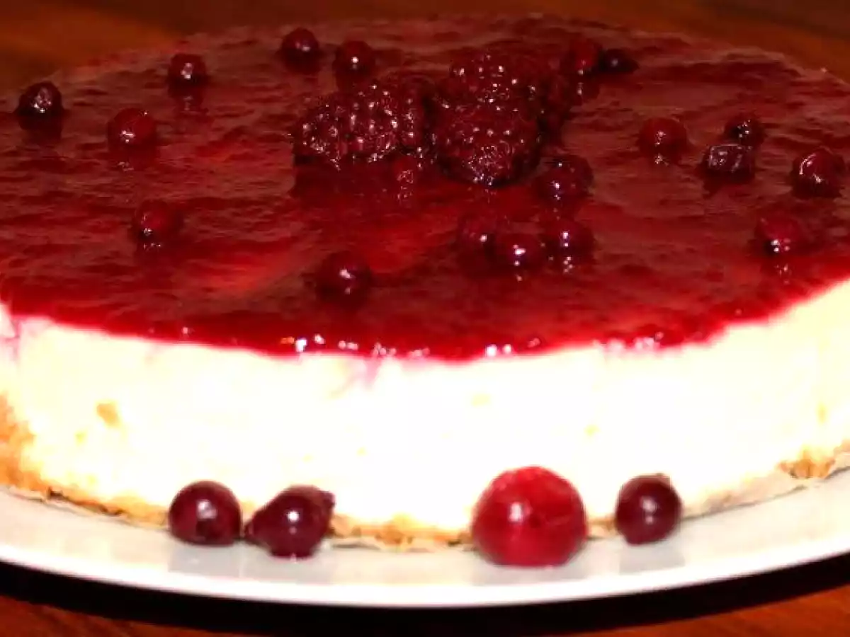 Tarta de queso fresco con coulis de fresa