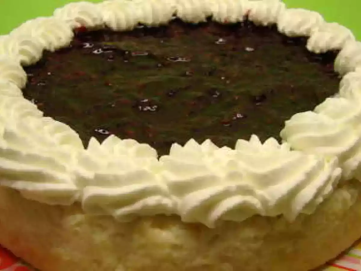 Tarta de queso fresco y confitura de frambuesas y arándanos