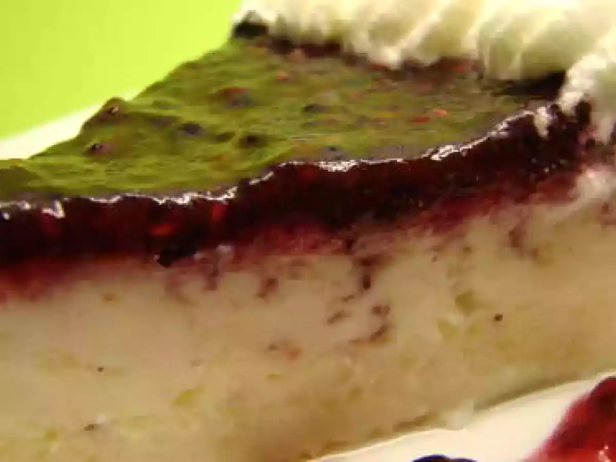 Tarta de queso fresco y confitura de frambuesas y arándanos - foto 2