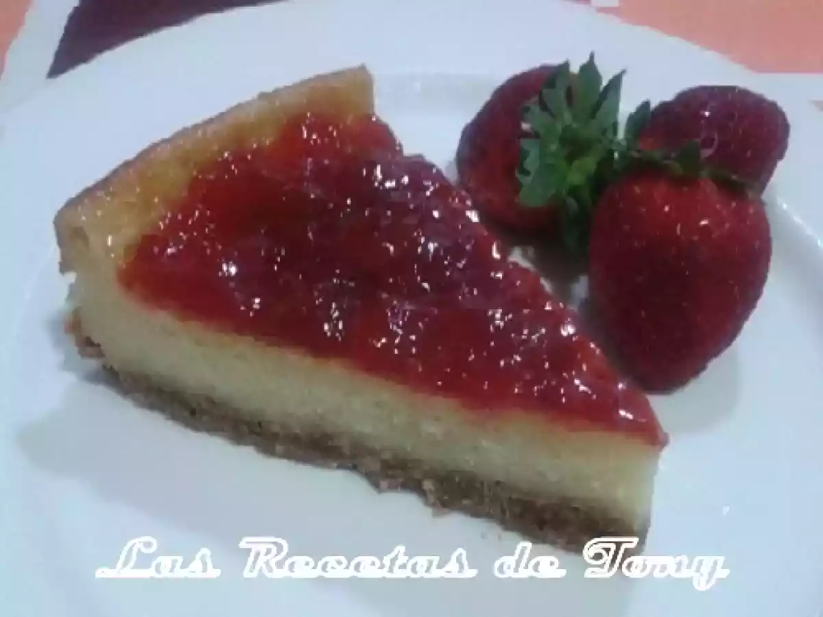 Tarta de queso mascarpone con mermelada de fresa
