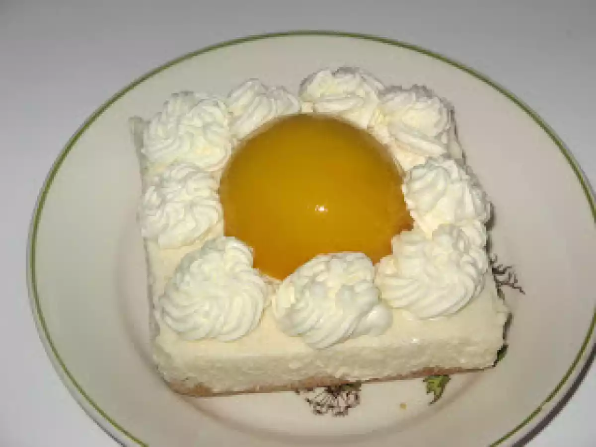 TARTA DE QUESO, MELOCOTÓN Y ALMENDRAS