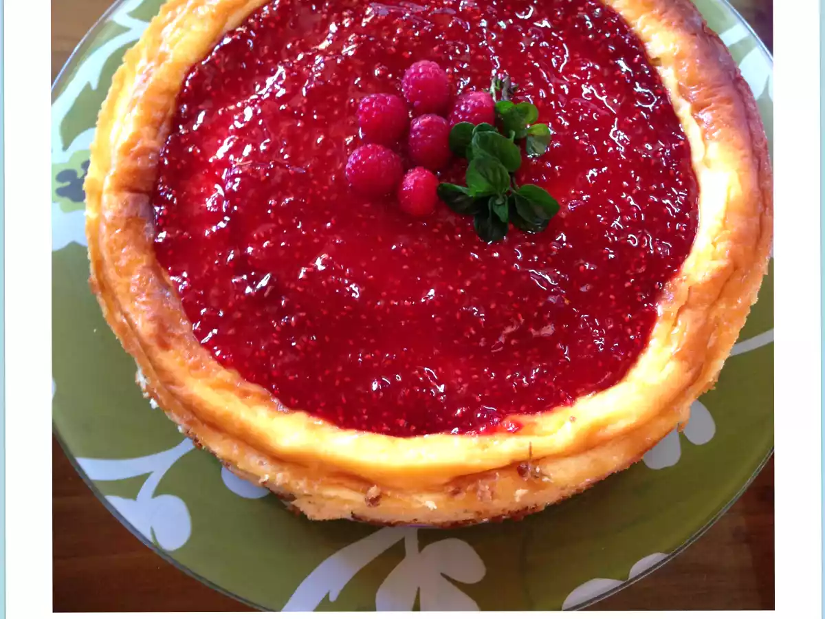 Tarta de queso y chocolate blanco con confitura casera de frambuesas