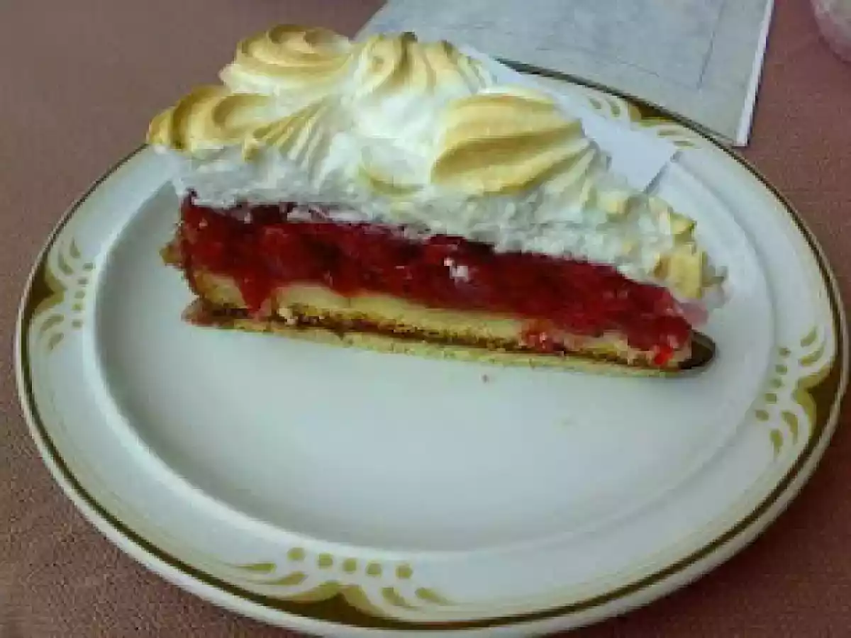 Tarta de ruibarbo con merengue francés