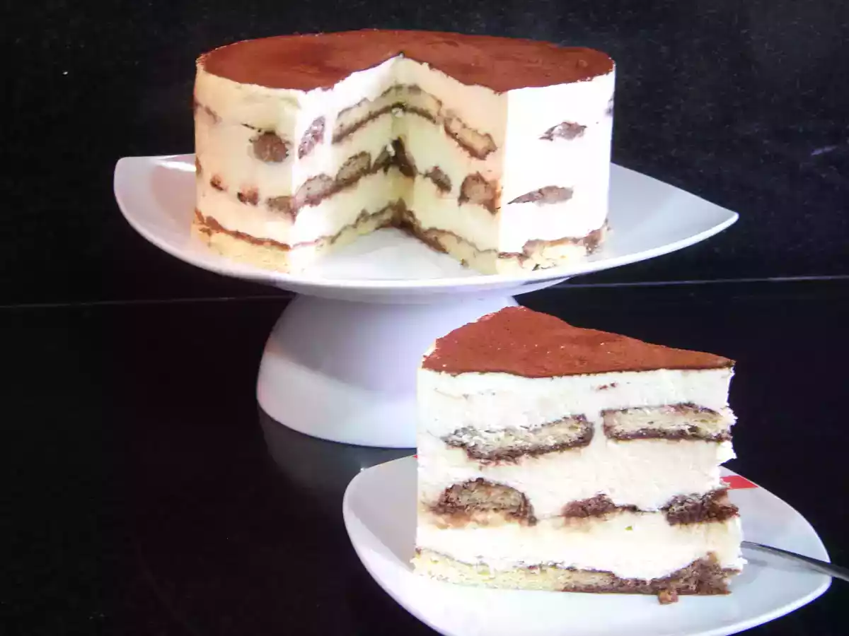 Tarta de tiramisu con gelatina