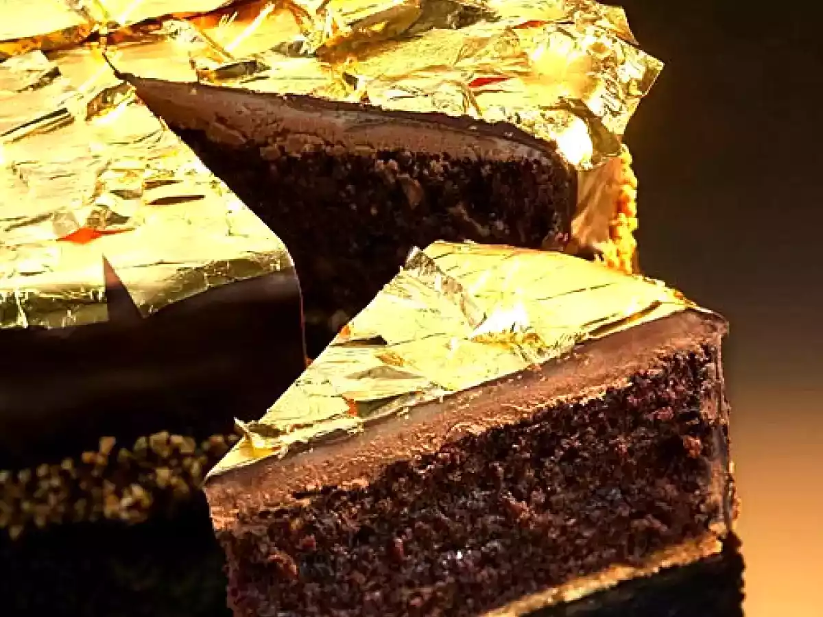 Tarta de turrón de cholate y oro