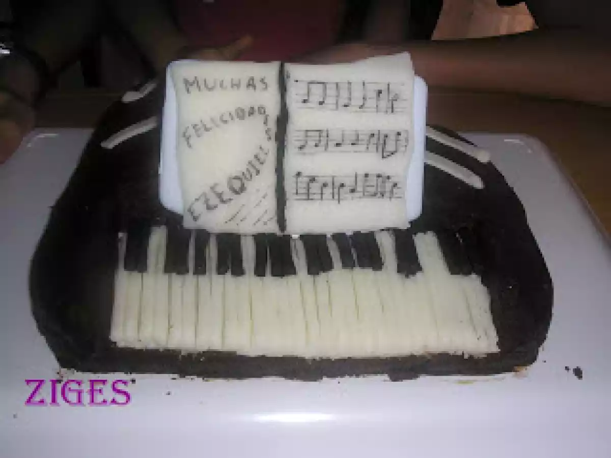 TARTA FONDANT DE PIANO - foto 3