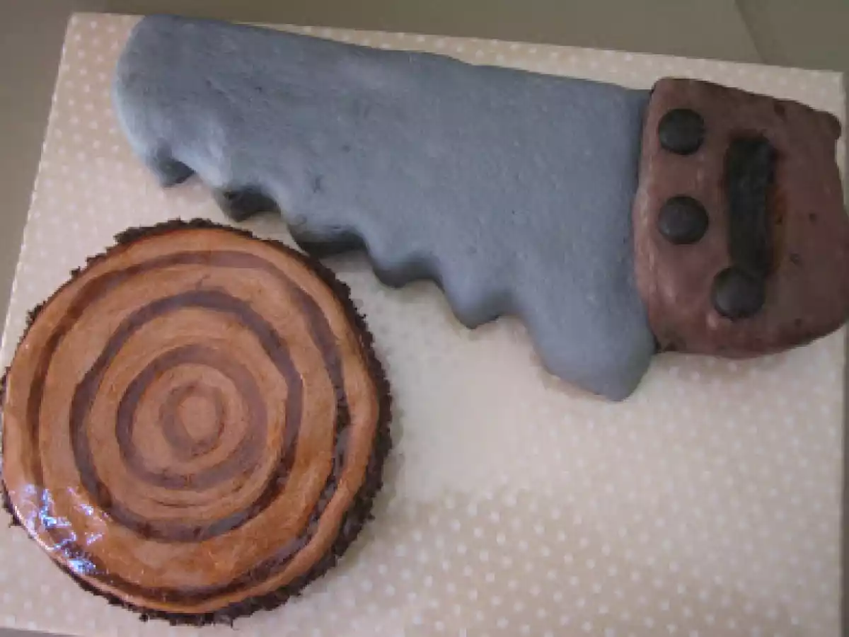 Tarta fondant serrucho y madera