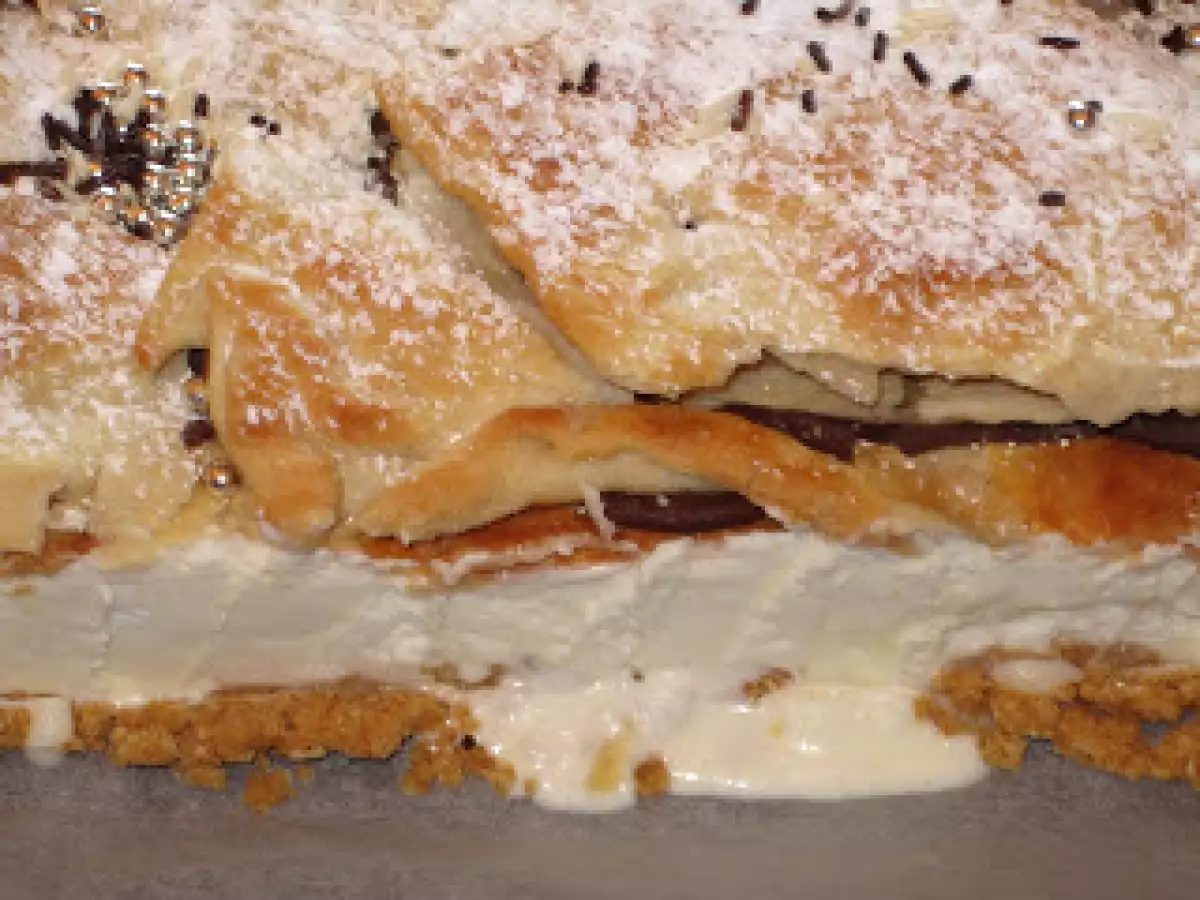 Tarta helada de mousse de nata y frutas del bosque - foto 3