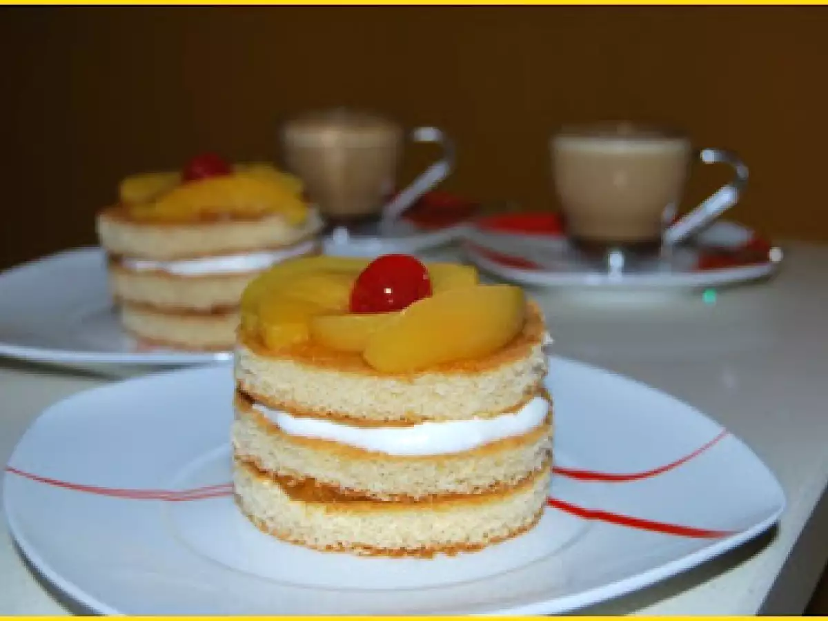 Tarta milhojas de melocotón y nata - foto 2