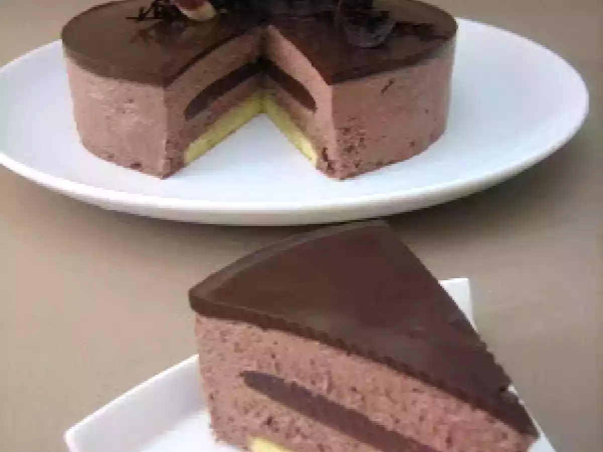 Tarta mousse de chocolate y avellana con fresa