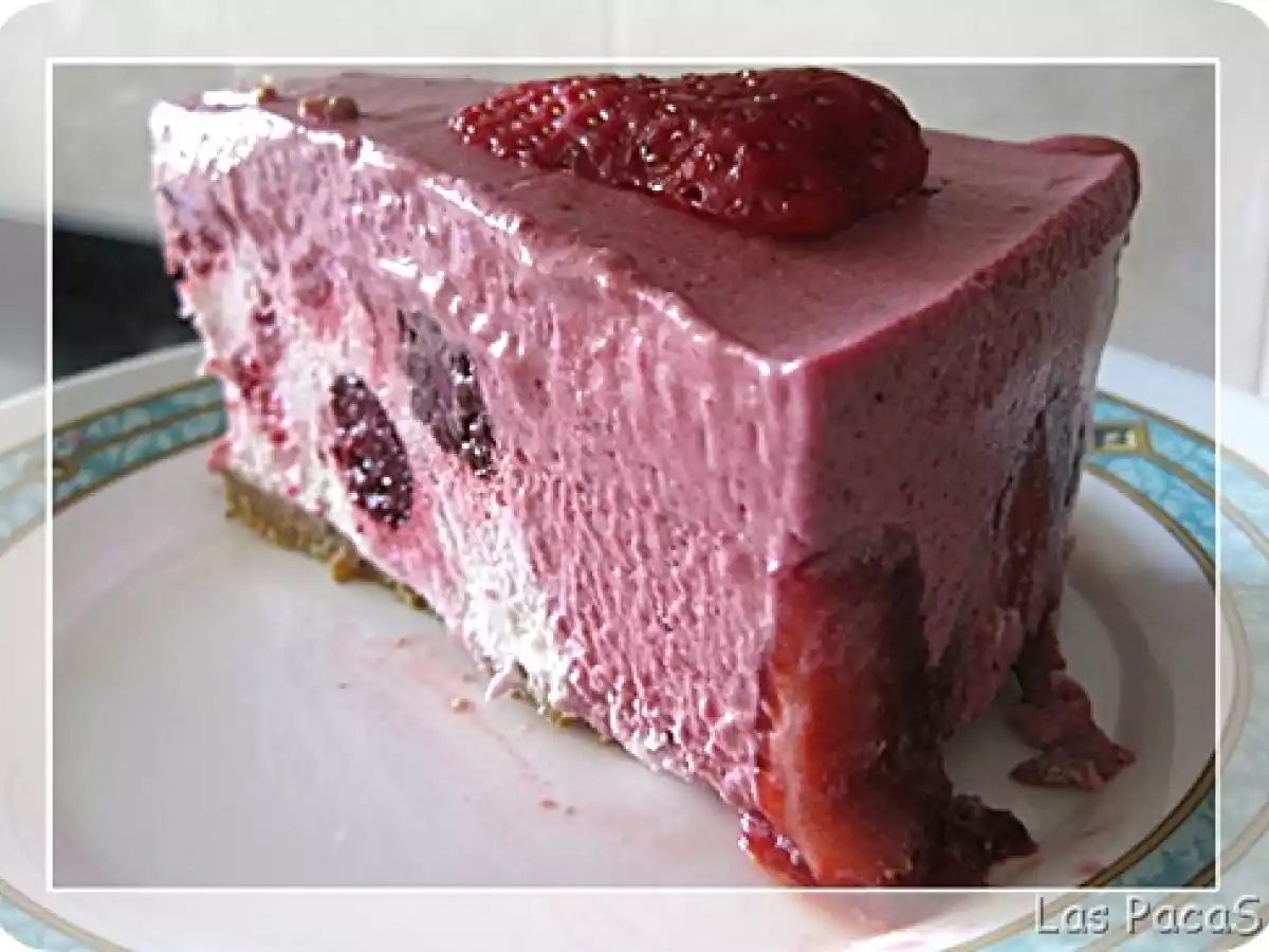 Tarta mousse de Frutos rojos con Corazón de nata - foto 2