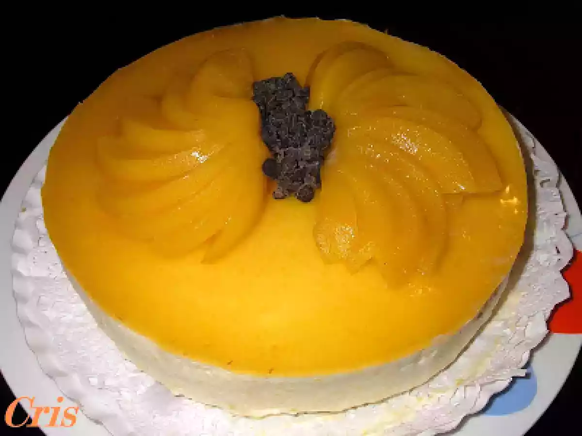 Tarta mousse de melocotón y queso.