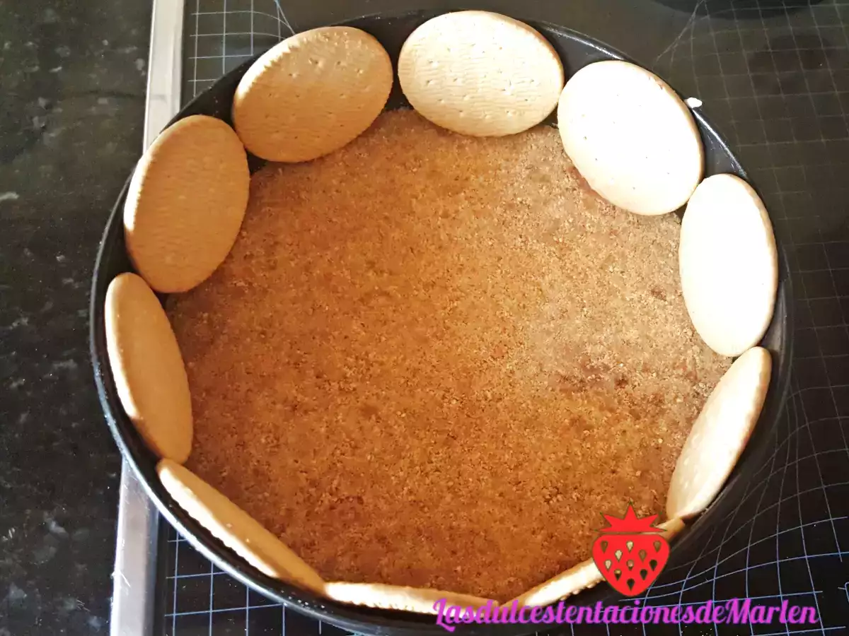 Tarta mousse de natillas de chocolate y fresa - foto 2