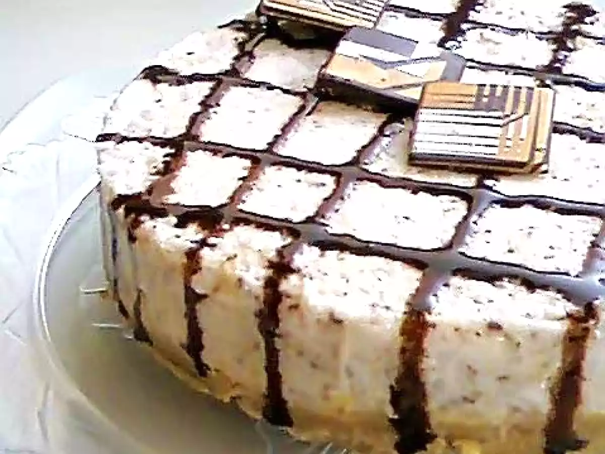 Tarta mousse helada de yogur y chocolate con avellanas - foto 2