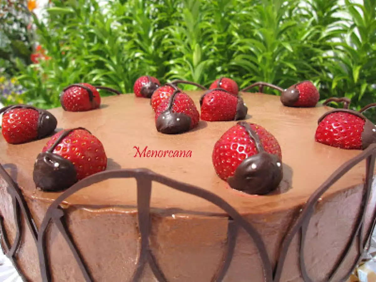 Tarta mousse irish coffee con profiteroles de nata