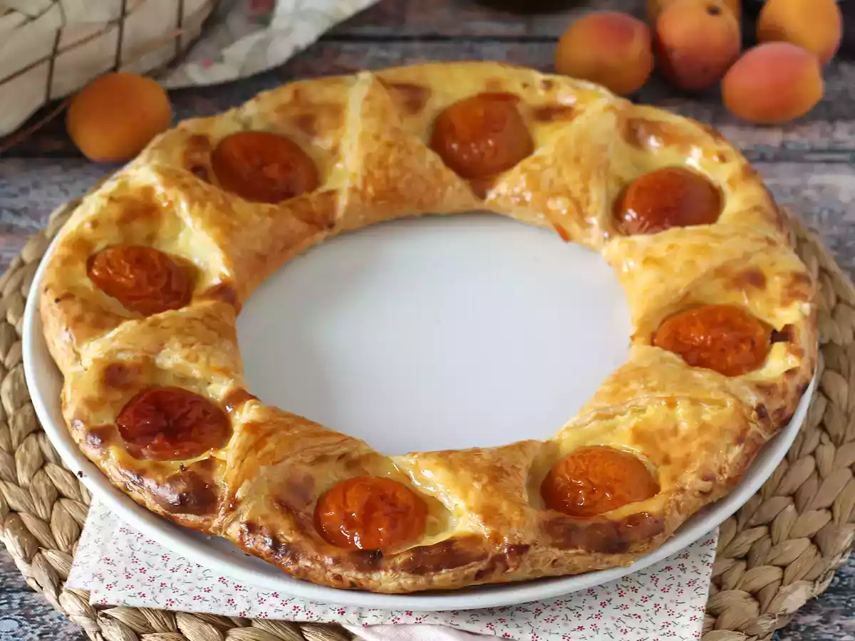 Tarta oranais - Hojaldre, crema pastelera y albaricoques