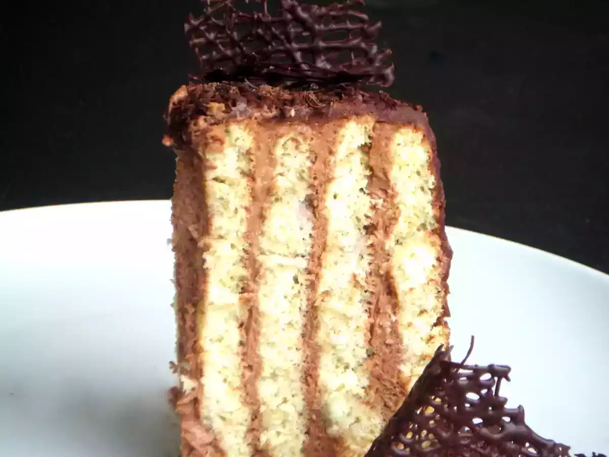 Tarta rayada de trufa y chocolate