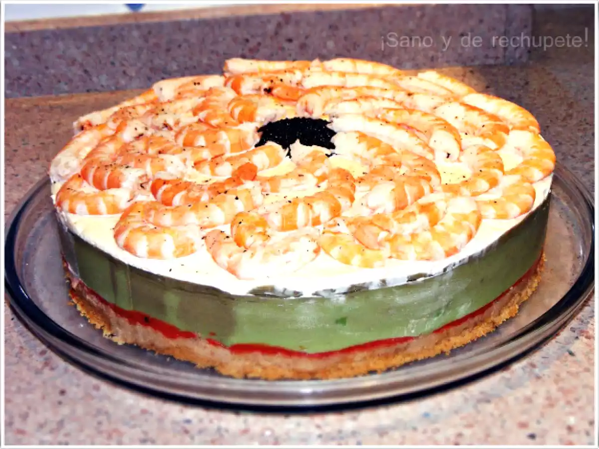 Tarta salada de aguacate, piquillos y langostinos - foto 2