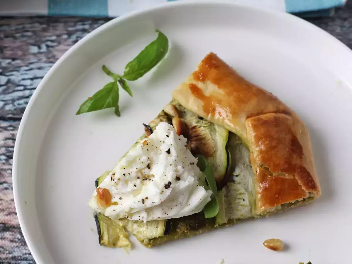 Tarta salada de calabacín, pesto y burrata: una receta fácil y muy veraniega - foto 3