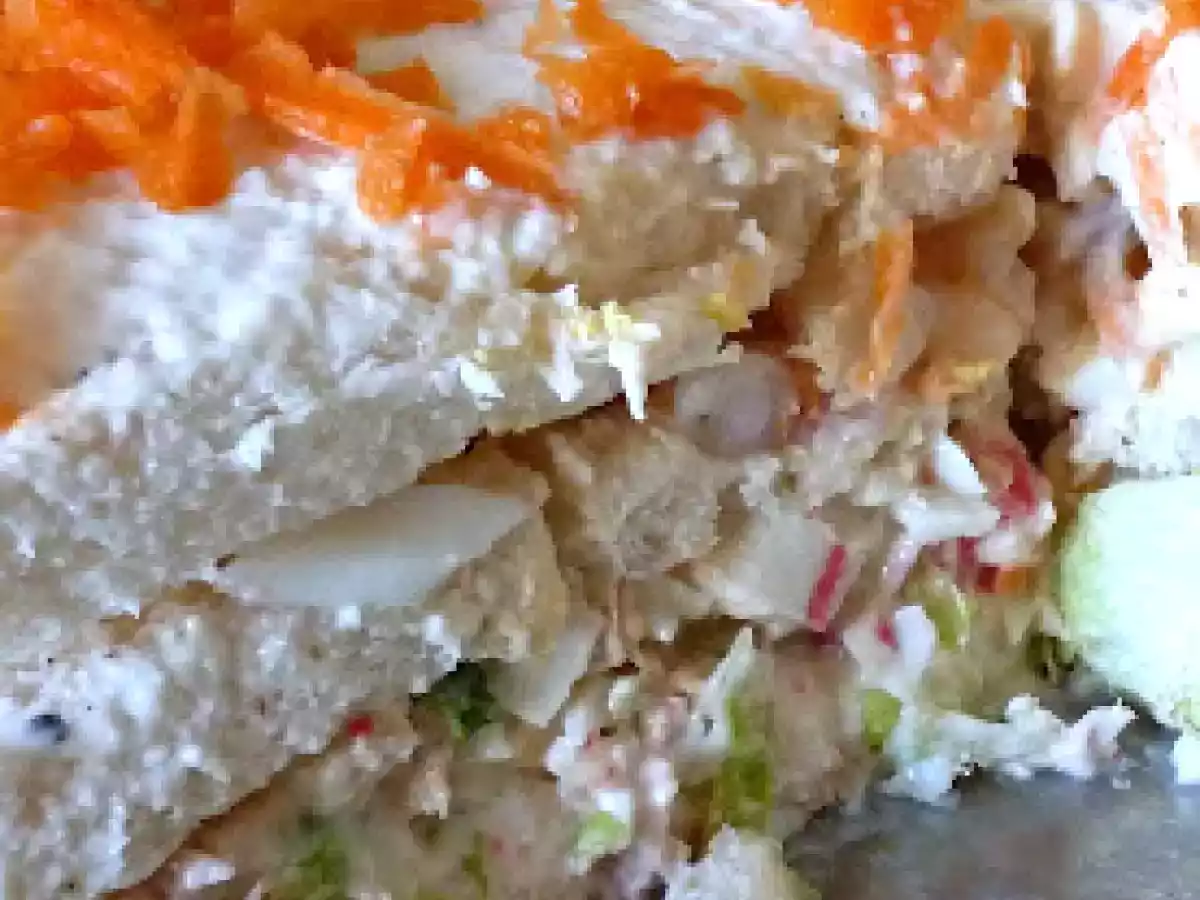 Tarta salada de gambas y palitos