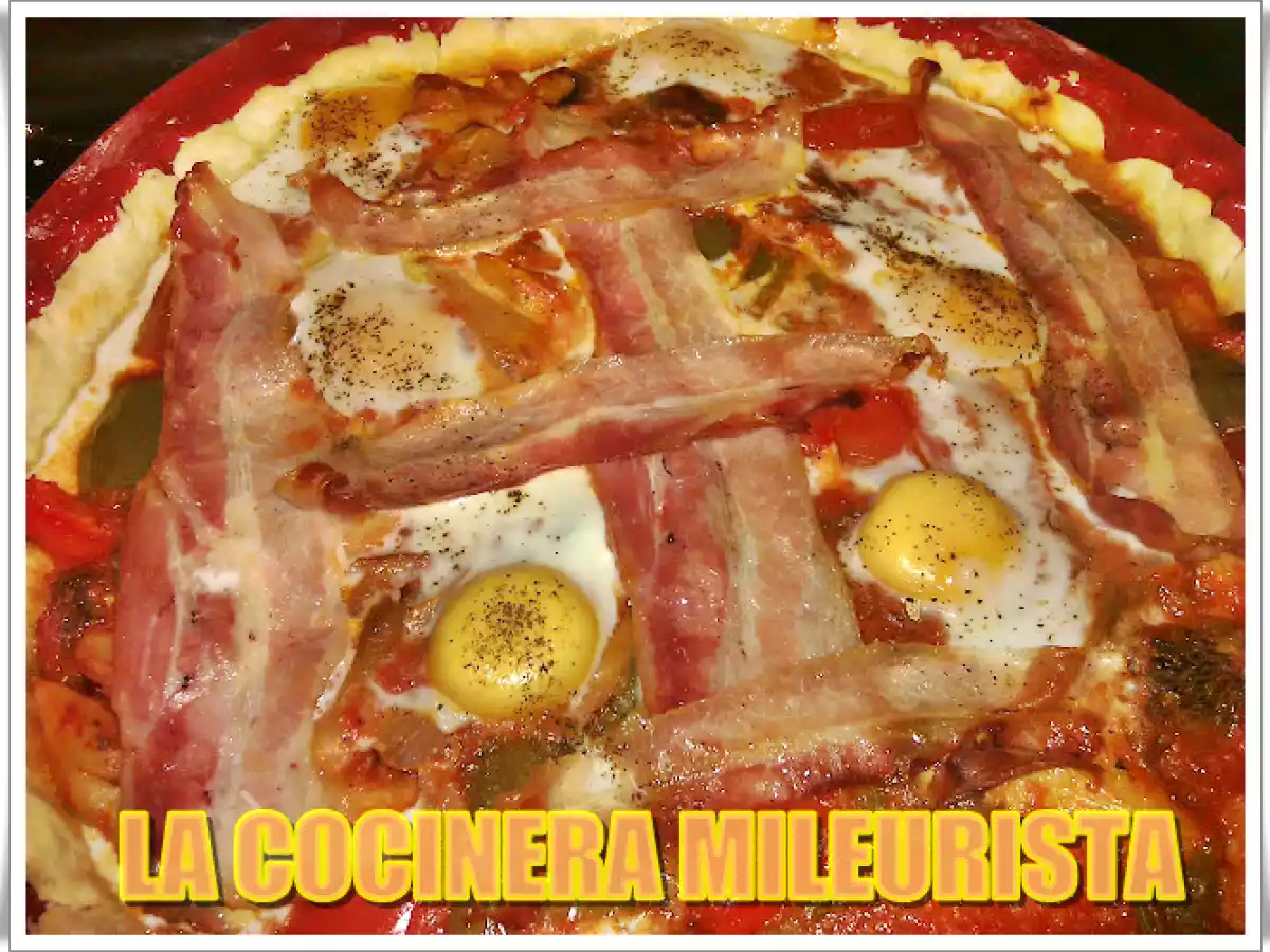 Tarta salada de pimientos, bacon, setas y huevos de codorniz