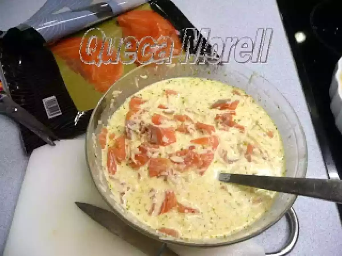 TARTA SALADA DE SALMÓN AHUMADO.