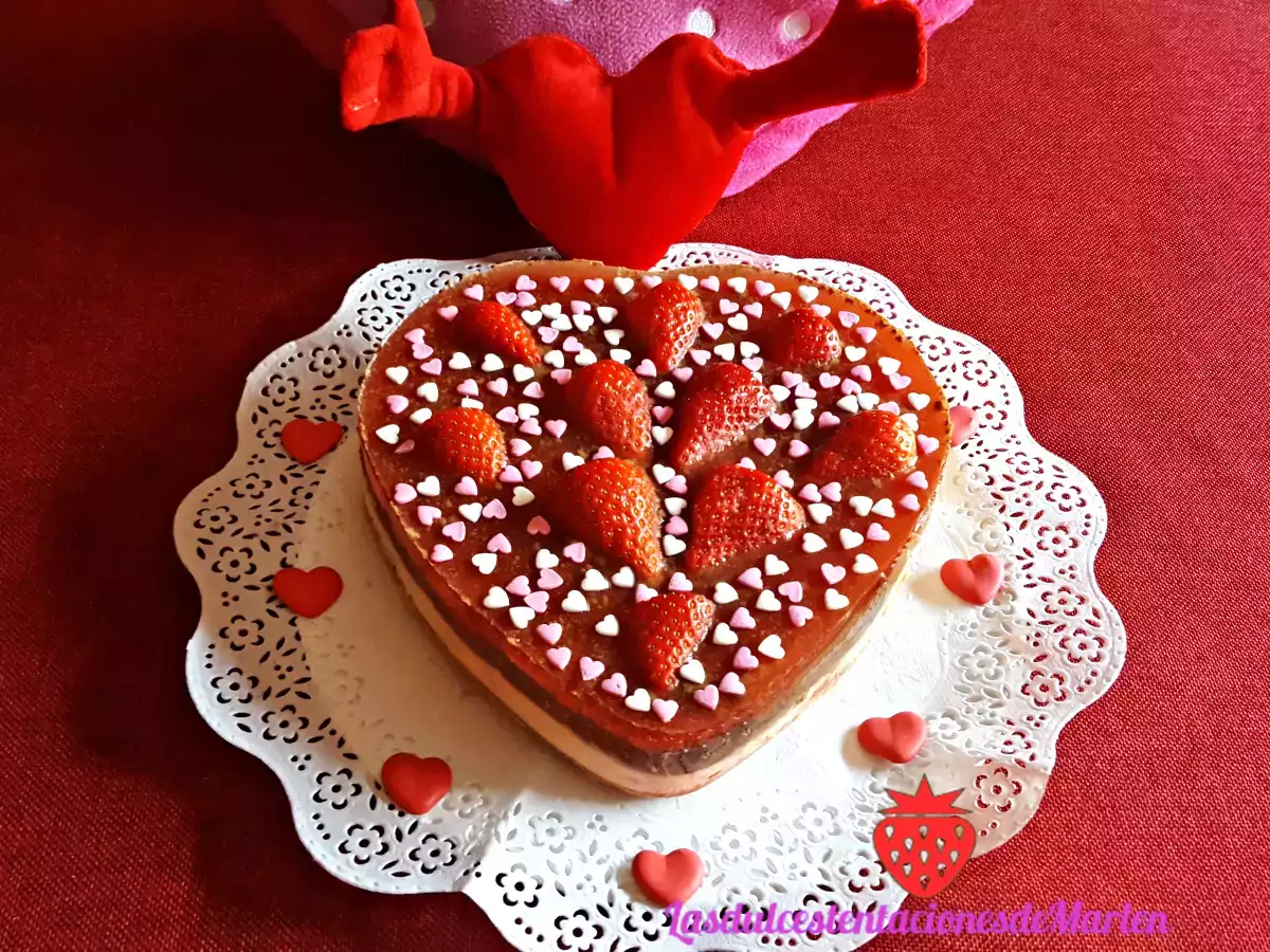 Tarta San Valentin: Queso, Chocolate y Fresas