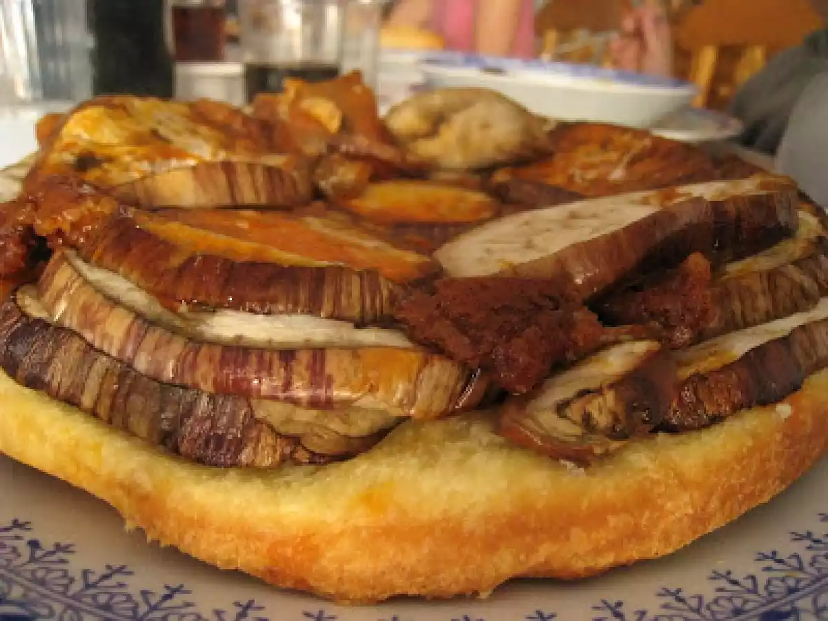 Tarta tatin de berenjena y sobrasada