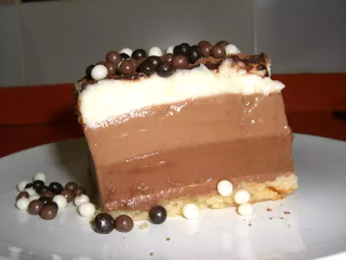 TARTA TRES CHOCOLATES DE LA VECINA DE LA ABUELA DE CRIS....