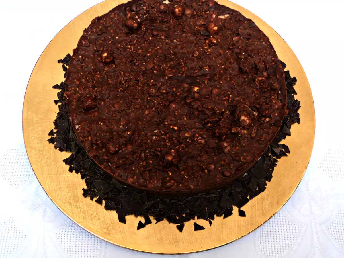 Tarta trufa de naranja con cobertura de avellanas