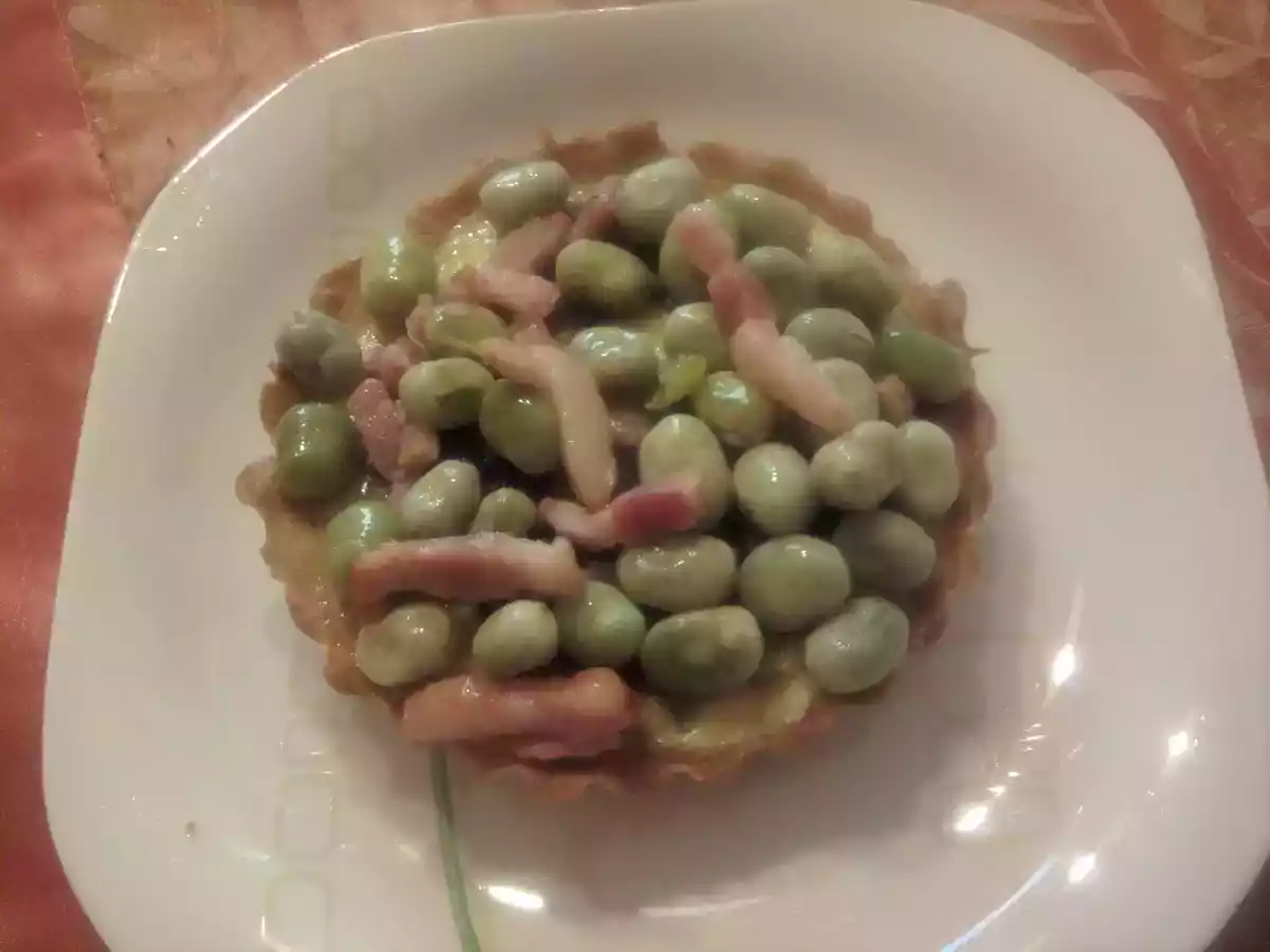 Tartaleta de habitas con bacon